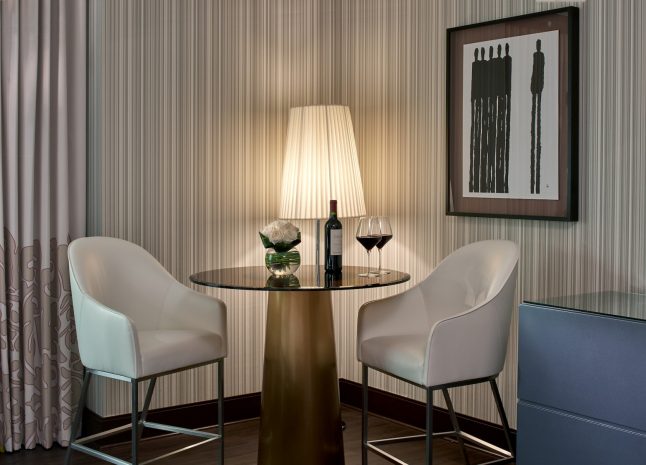 Photo of the hotel Sofitel Philadelphia at Rittenhouse Square: Countertop table evening copy 1