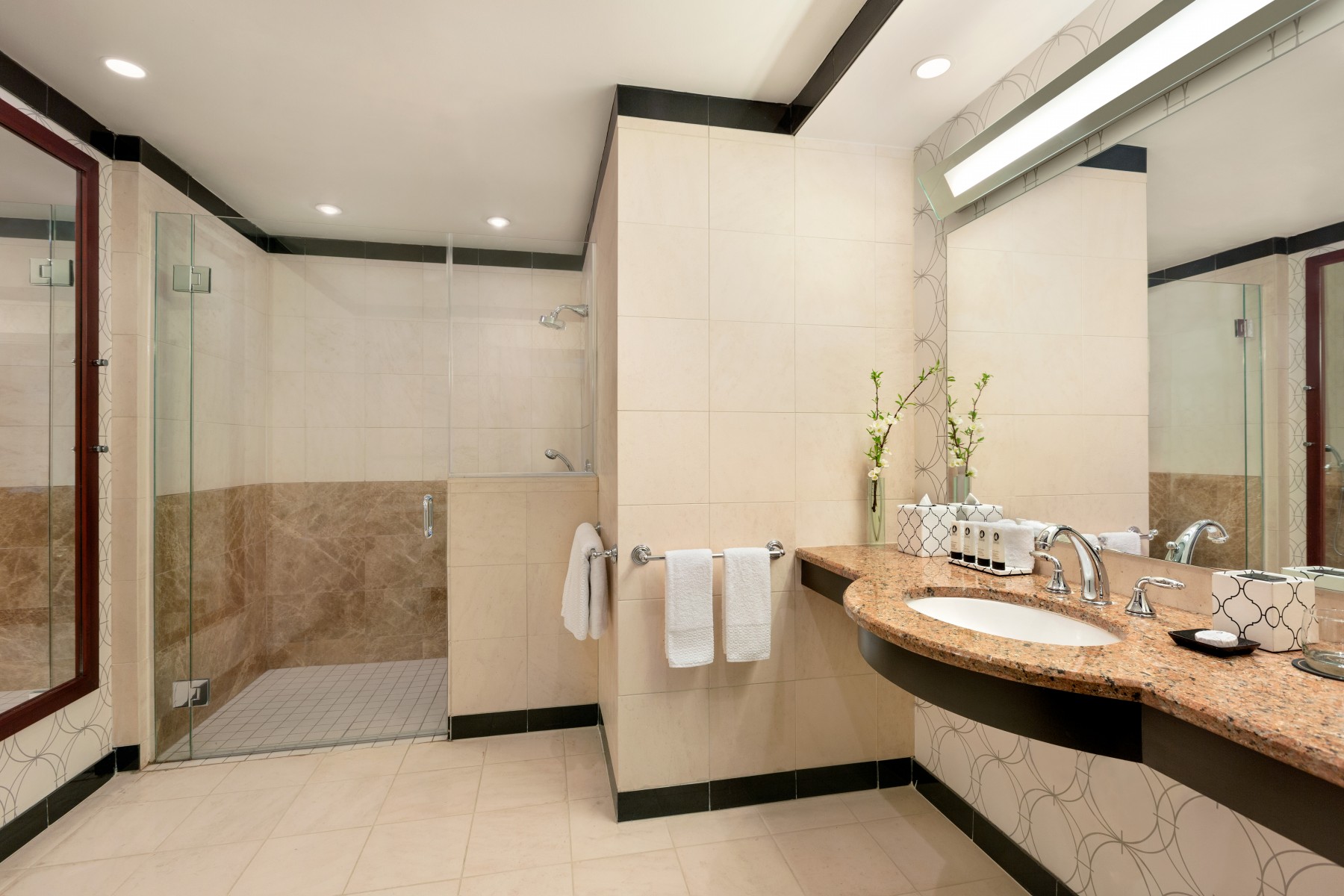 Photo of the hotel Sofitel Philadelphia at Rittenhouse Square: Sofitel philadelphia accessible bathroom roll in shower 1388399