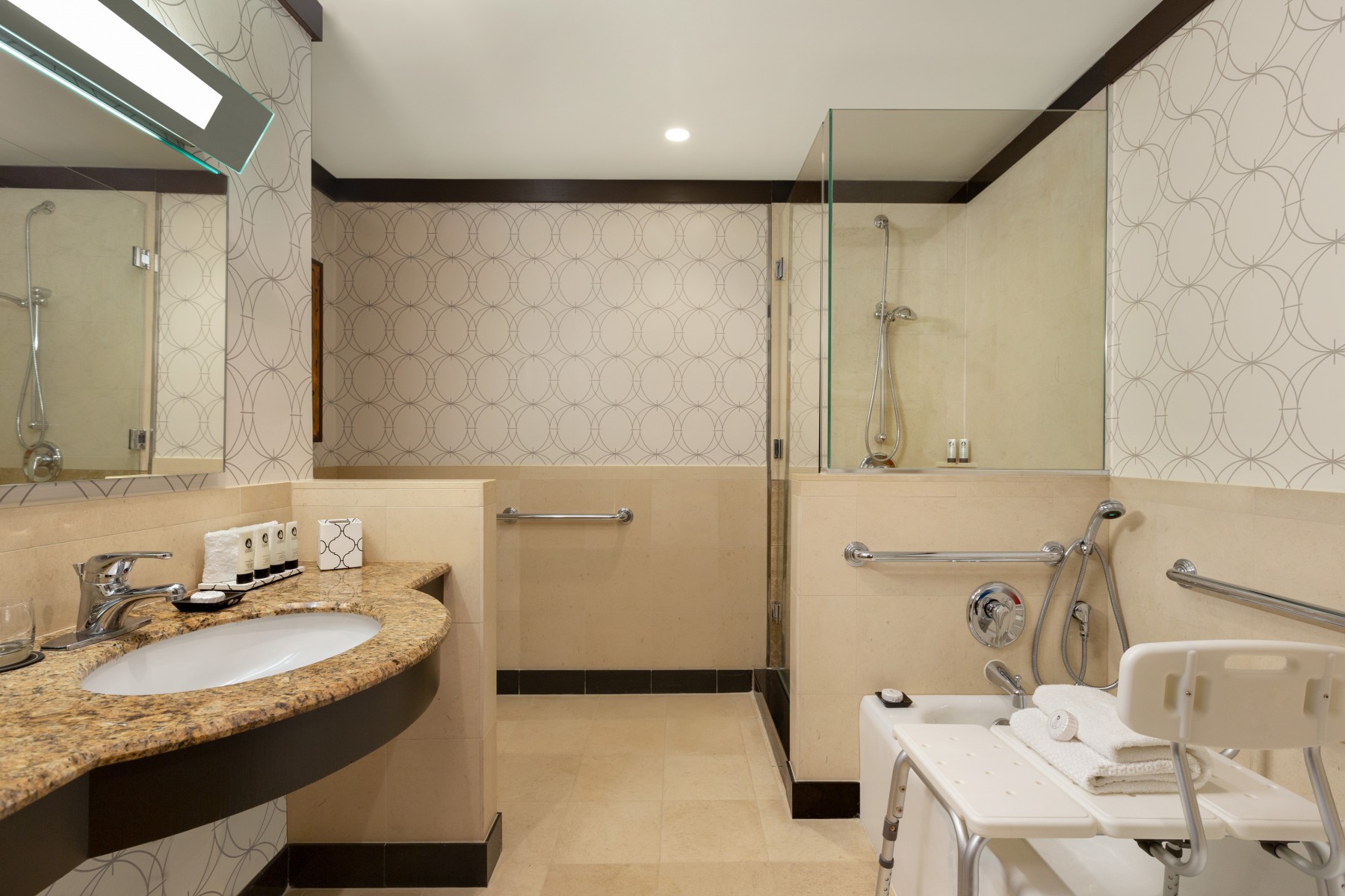 Photo of the hotel Sofitel Philadelphia at Rittenhouse Square: Sofitel philadelphia accessible bathroom tub 1388403